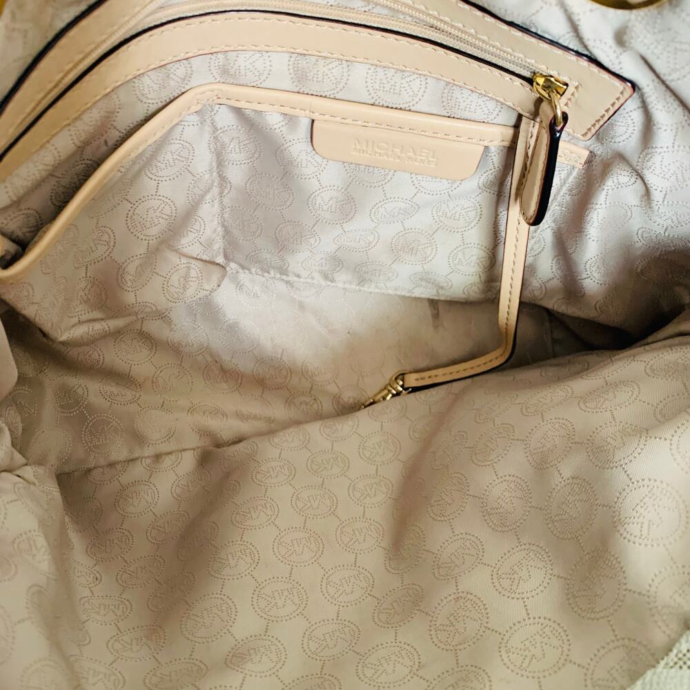 MIchael Kors Jet Set Signature Tote in Vanilla - Picture 8 of 8